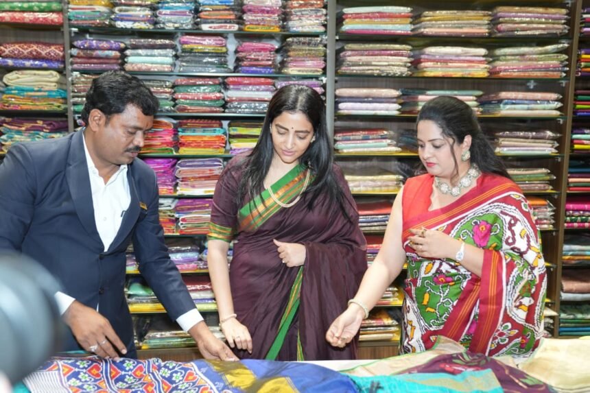 IMG-20261008-WA0031 వారాహి సిల్క్స్ రెండో వార్షికోత్సవ వేడుకలు. ముఖ్యఅతిథిగా ప్రీతి రెడ్డి.